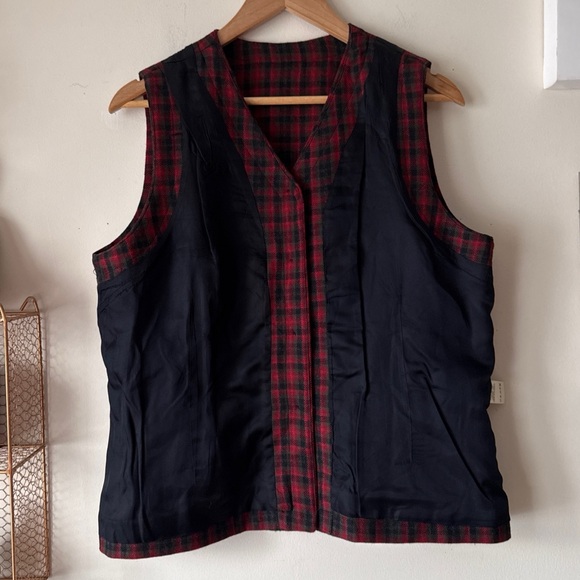 Eddie Bauer 90s Vintage Red Black Green Plaid Wool Vest Fully Lined Size Large - Picture 11 of 12